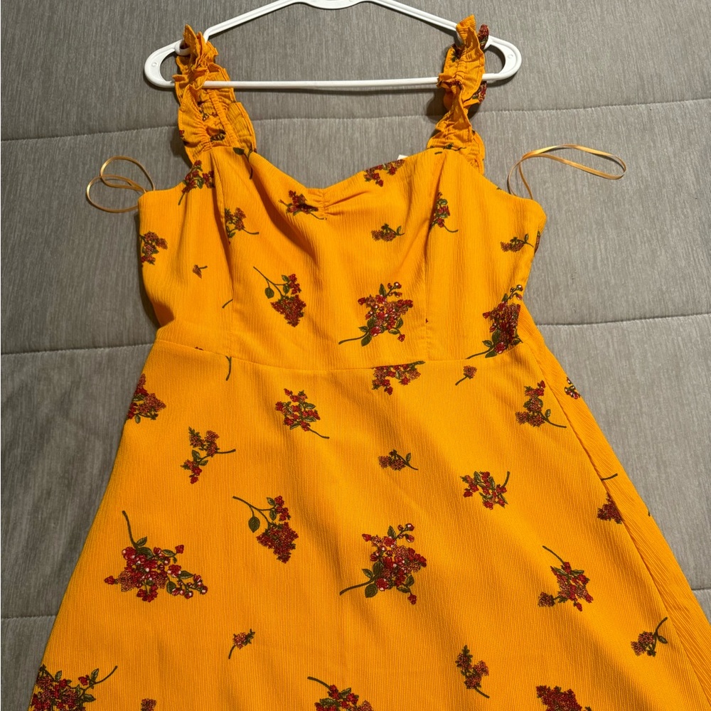 Lush yellow dress